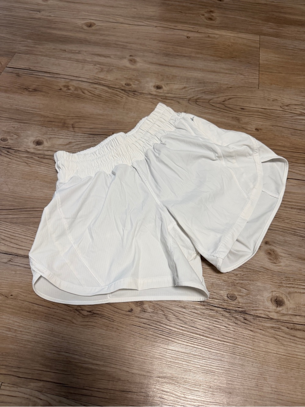 Lululemon white shorts size 4